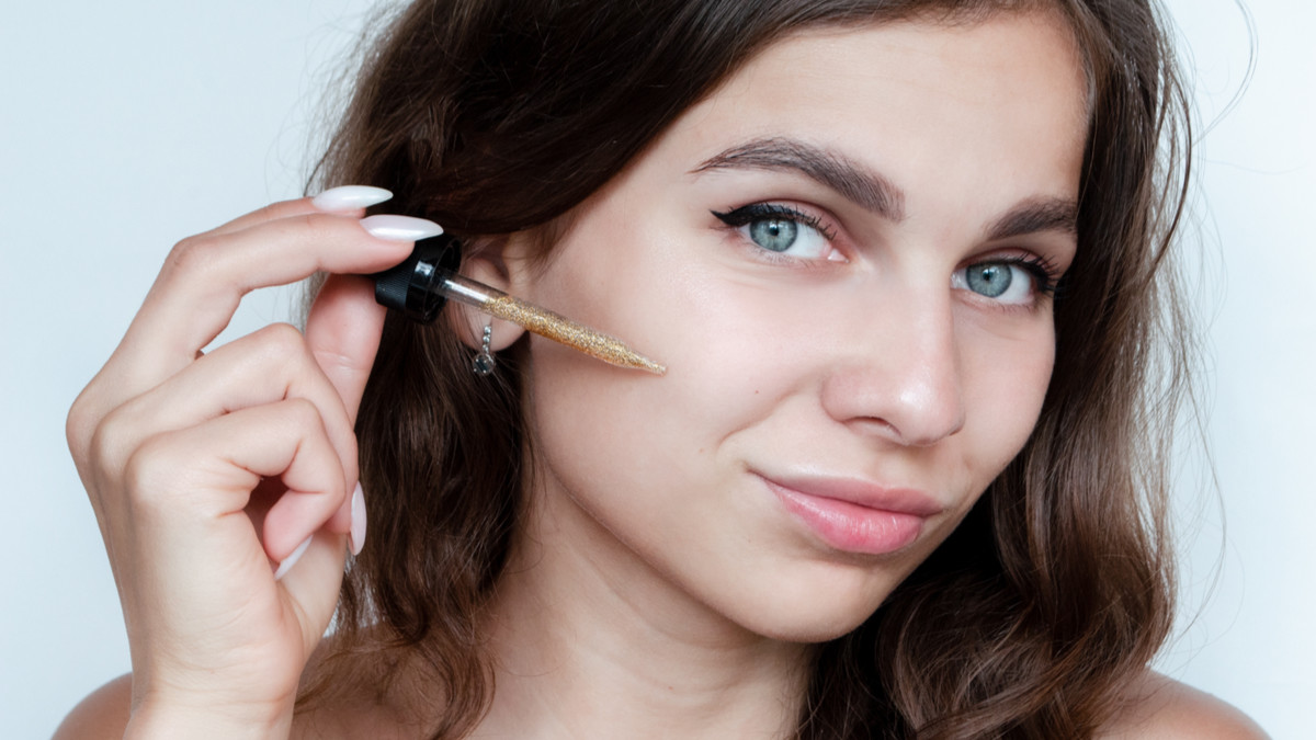 Mana Lebih Baik untuk Kulit Wajah, Serum atau Facial Essence? - KlikDokter