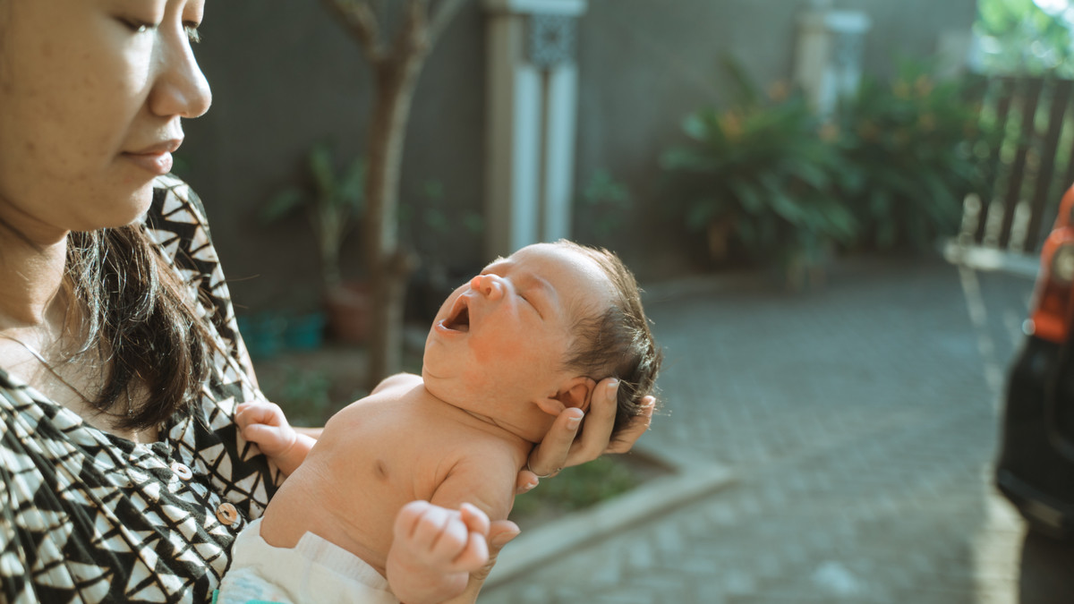 Sakit Kuning, Efektifkah Menjemur Bayi Tiap Pagi untuk Mengatasinya? -  KlikDokter