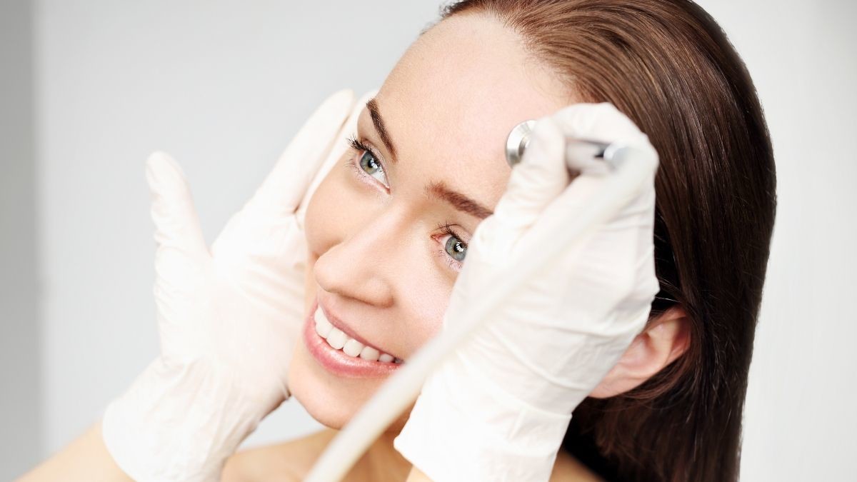 Manfaat Mikrodermabrasi untuk Wajah Sehat dan Cantik - KlikDokter