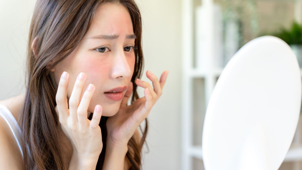 Punya Kulit Sensitif? Jangan Keliru, Ini Cara Memilih Skincare yang Tepat untuk Kamu - KlikDokter