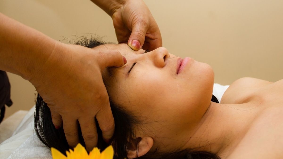 Benarkah Totok Wajah Bisa Mengatasi Sakit Kepala? - KlikDokter